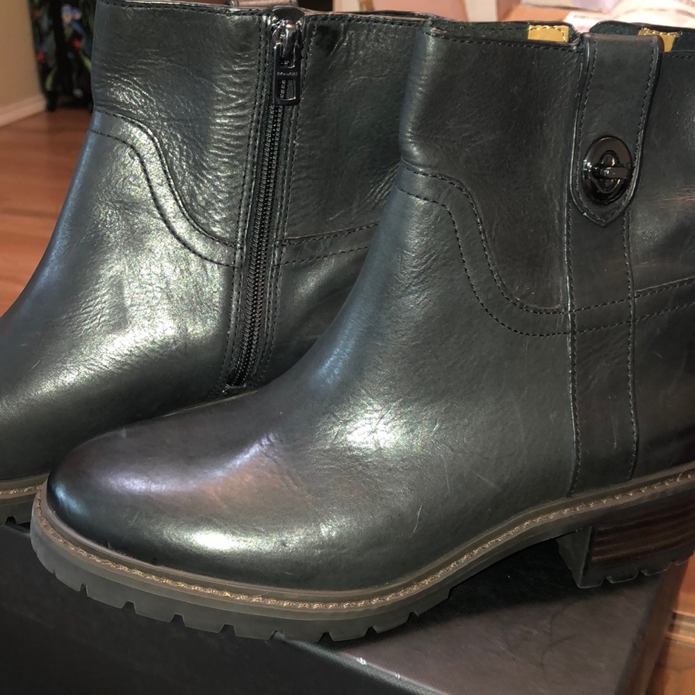 Beautiful black leather ankle boots - Picture 5 of 6